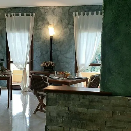 Sardinia House 3* 奧爾比亞